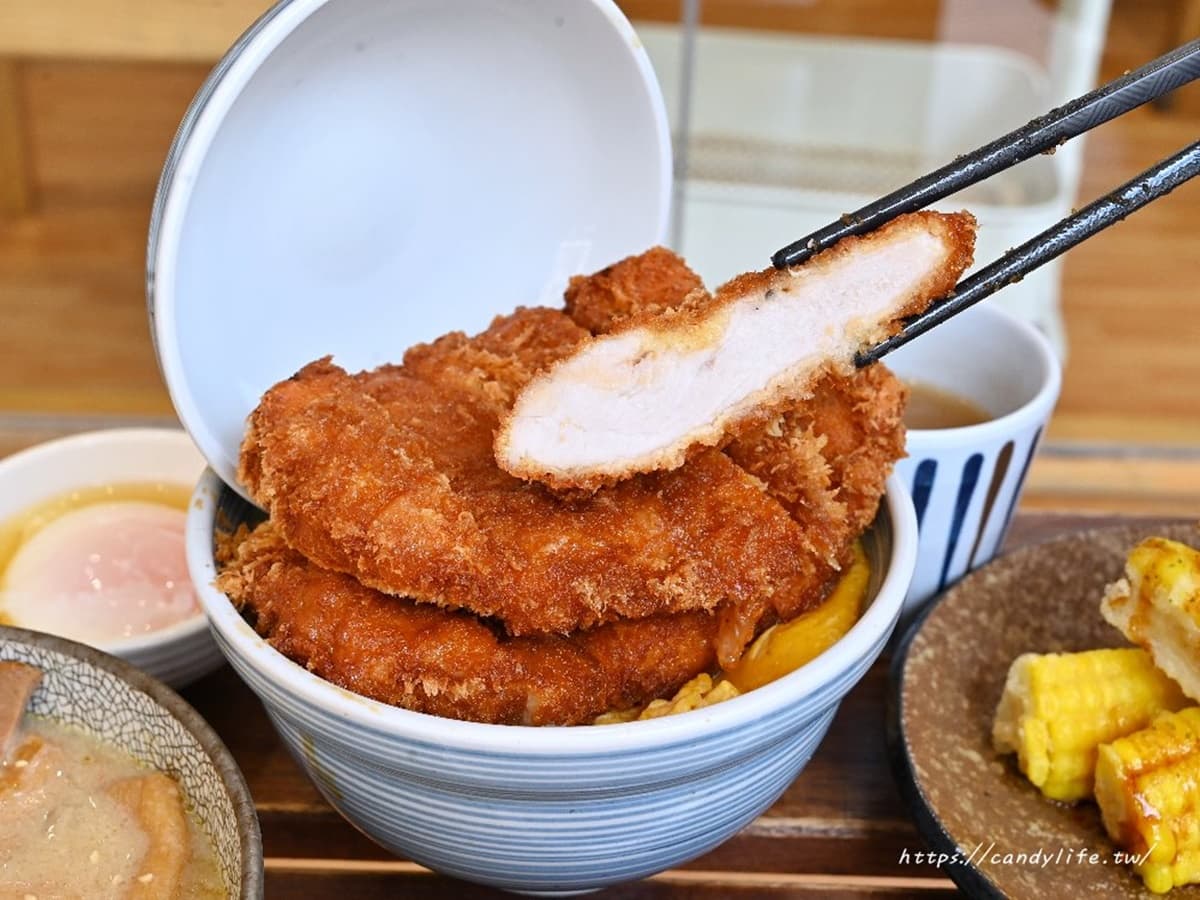 免費續飯湯、加高麗菜!台中首間「巨無霸炸豬排」太邪惡,狂嗑4公分厚究好豬 免費續飯湯、加高麗菜!台中首間「巨無霸炸豬排」太邪惡,狂嗑4公分厚究好豬