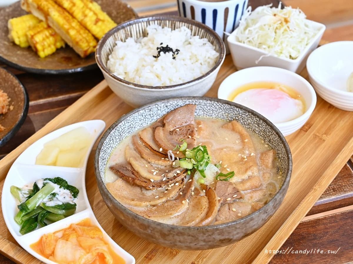 免費續飯湯、加高麗菜!台中首間「巨無霸炸豬排」太邪惡,狂嗑4公分厚究好豬 免費續飯湯、加高麗菜!台中首間「巨無霸炸豬排」太邪惡,狂嗑4公分厚究好豬