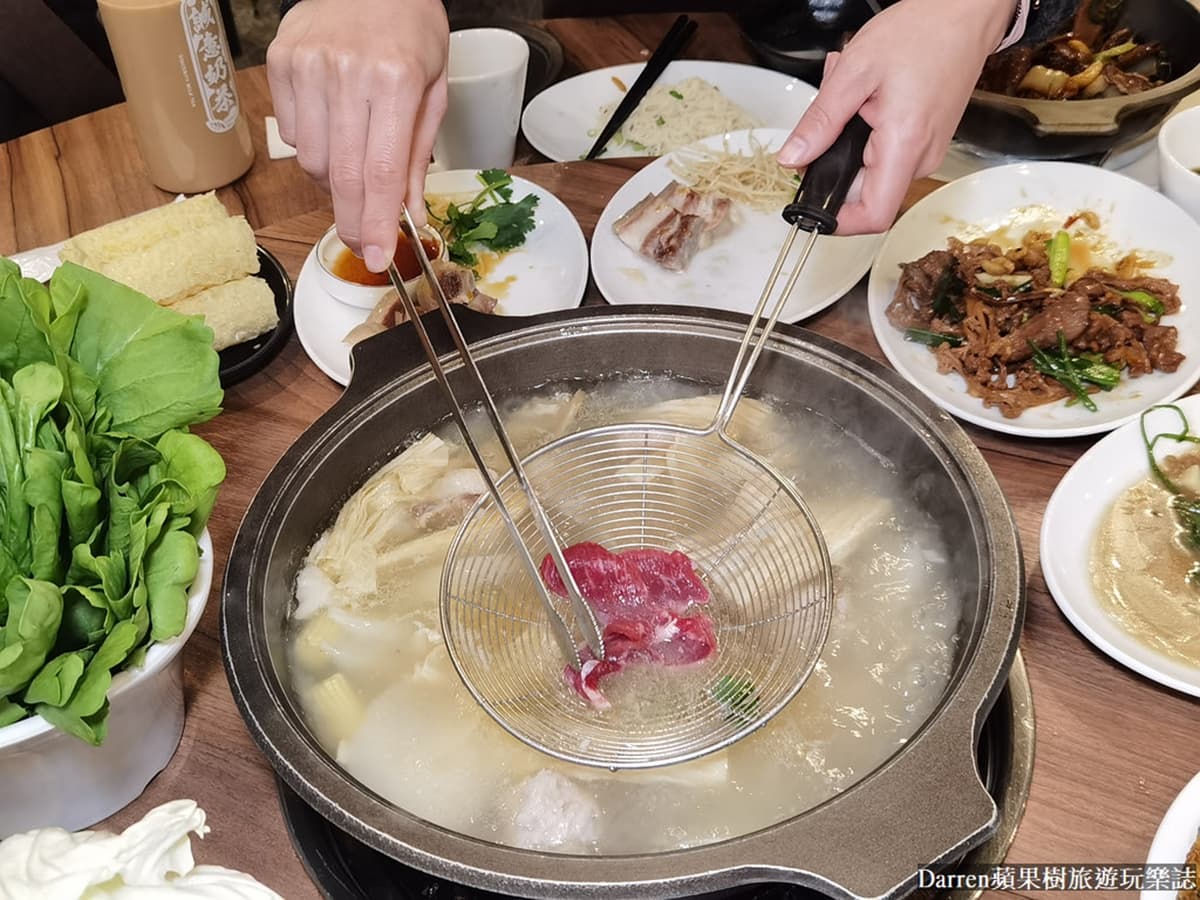 溫體羊肉鍋送肉塊、吸骨!必點白切羊三層、羊腦煎蛋,沾全台唯一羊油辣椒醬 溫體羊肉鍋送肉塊、吸骨!必點白切羊三層、羊腦煎蛋,沾全台唯一羊油辣椒醬