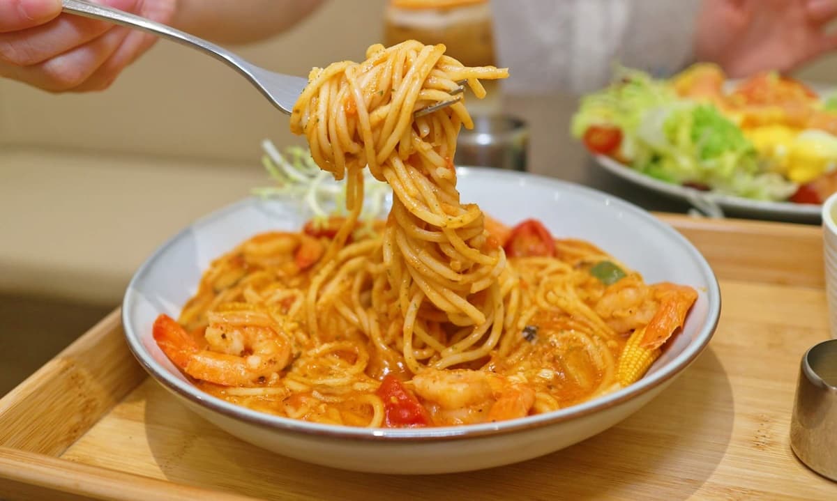 「正濱漁港一日遊」打卡彩虹屋+熱狗舖公車站,附周邊景點美食攻略 「正濱漁港一日遊」打卡彩虹屋+熱狗舖公車站,附周邊景點美食攻略