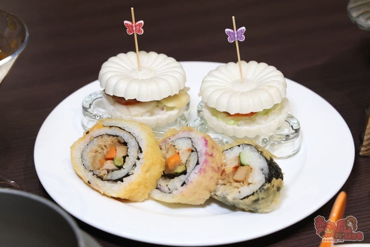 台南最強「蔬食Buffet吃到飽」!百道中西式菜色任夾,炙燒生魚片壽司超擬真 台南最強「蔬食Buffet吃到飽」!百道中西式菜色任夾,炙燒生魚片壽司超擬真