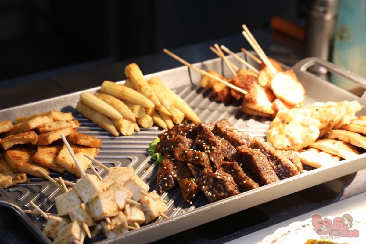 台南最強「蔬食Buffet吃到飽」!百道中西式菜色任夾,炙燒生魚片壽司超擬真 台南最強「蔬食Buffet吃到飽」!百道中西式菜色任夾,炙燒生魚片壽司超擬真