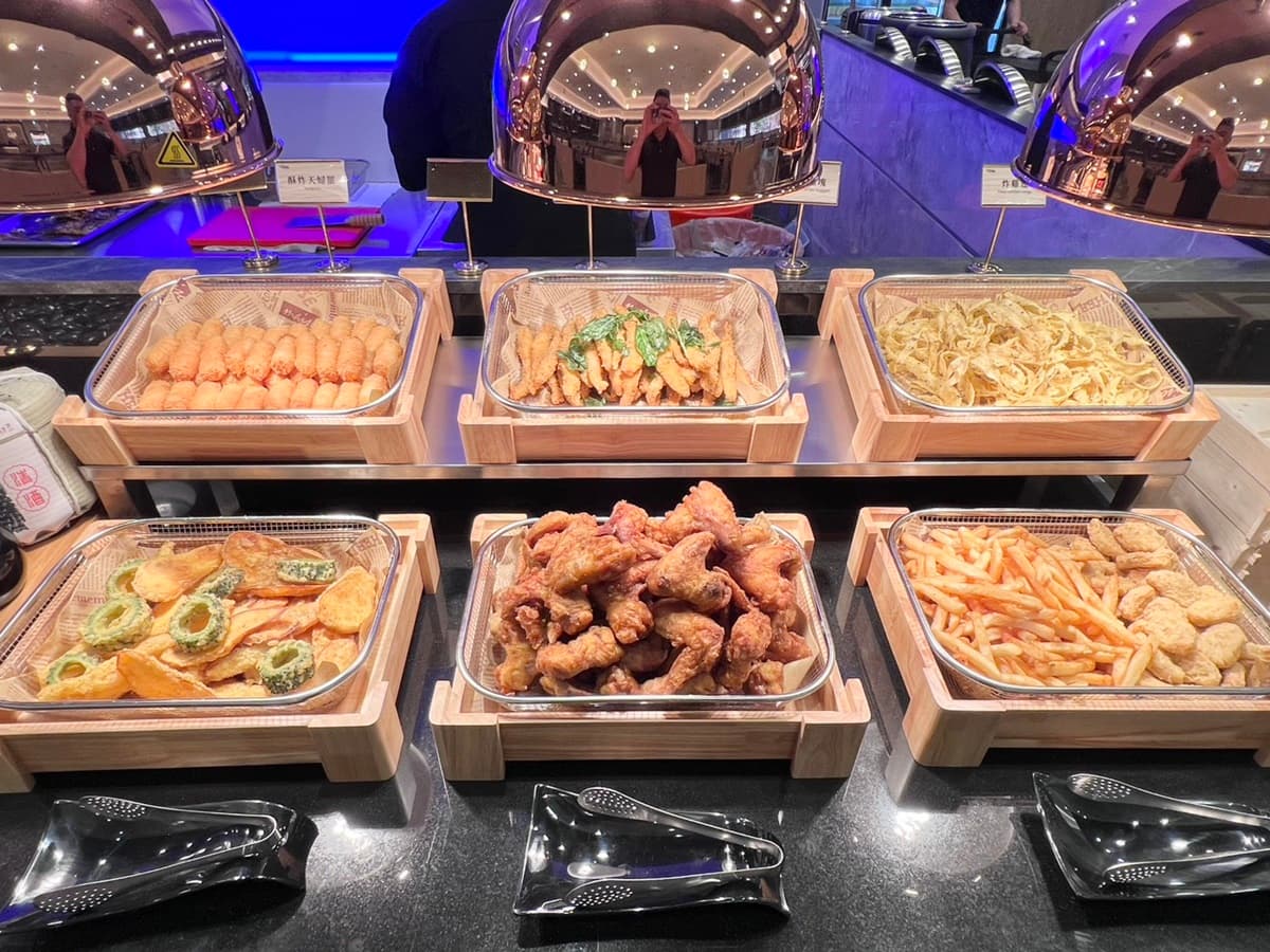 全台最狂「極千葉火鍋」登場!799元起嗑百款肉品+海鮮,現切烤鴨、調酒暢飲 全台最狂「極千葉火鍋」登場!799元起嗑百款肉品+海鮮,現切烤鴨、調酒暢飲