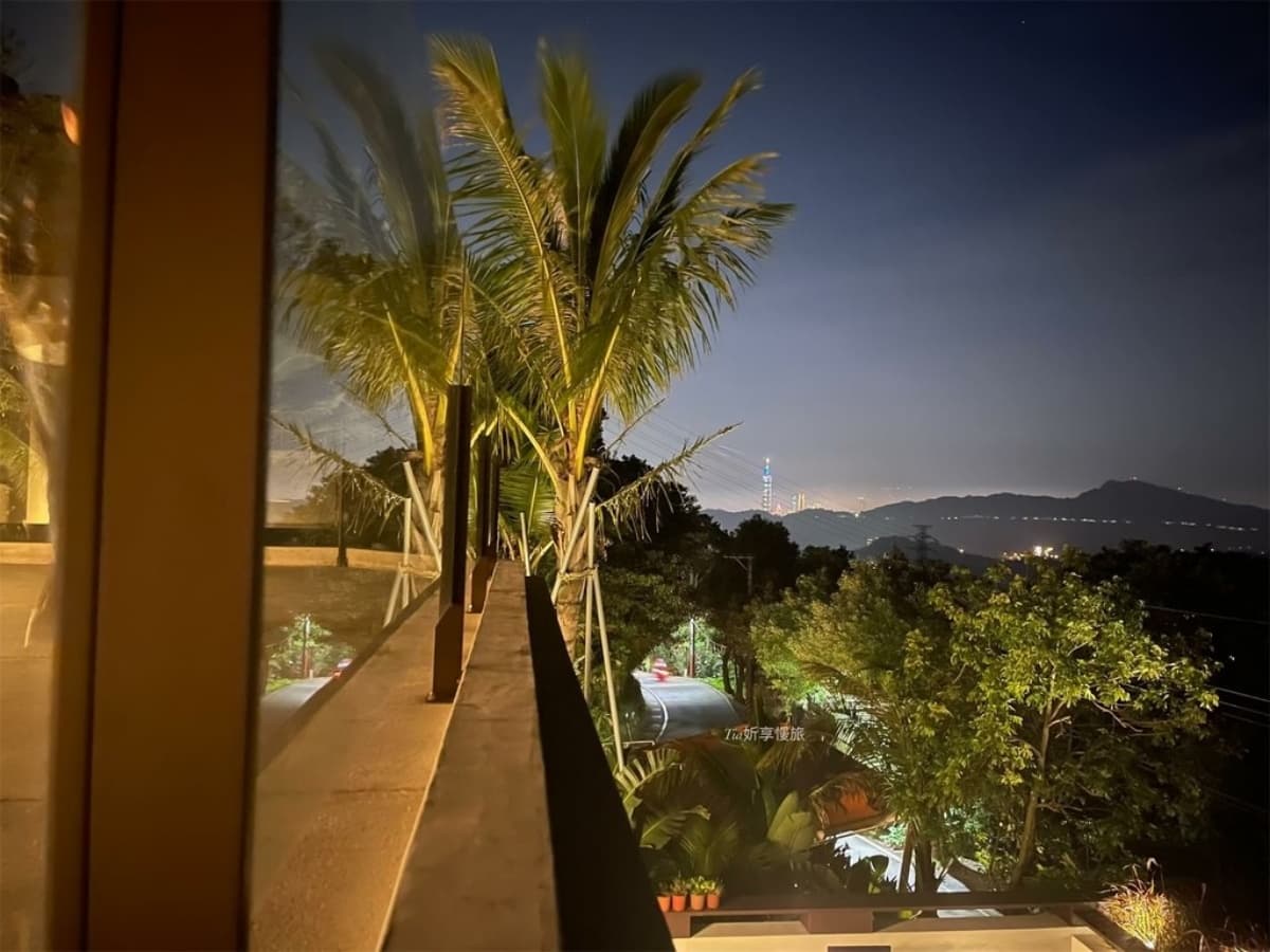 不輸陽明山夜景 !台北夜景人氣10大景點+8間夜景餐廳推薦,情侶約會必收 台北夜景餐廳7|LAX慵懶:峇里島度假風餐廳