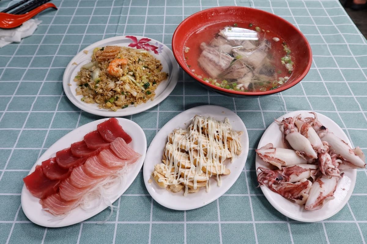 2026蘇澳小吃名單!蘇澳美食TOP20:現撈海鮮、隱藏版小吃、特色咖啡廳全攻略 蘇澳美食2|阿芬鮮魚湯:南方澳人氣海產店