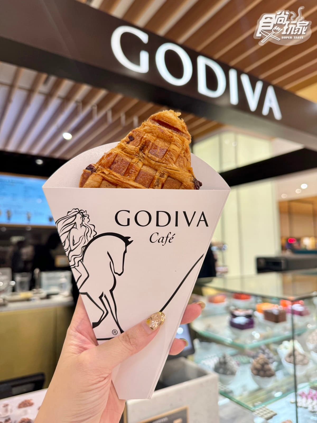 GODIVA「紅寶石巧克力可芙」開吃!酥脆外皮+巧克力流心超罪惡,加碼送霜淇淋 GODIVA「紅寶石巧克力可芙」開吃!酥脆外皮+巧克力流心超罪惡,加碼送霜淇淋