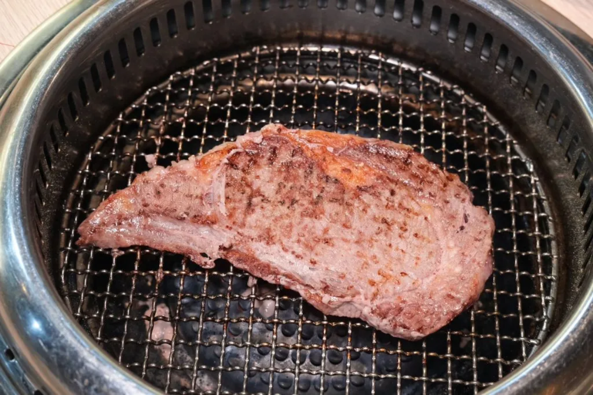 全台第一家軌道火烤兩吃!頂級海陸食材吃到飽689元起,加價啤酒無限暢飲 全台第一家軌道火烤兩吃!頂級海陸食材吃到飽689元起,加價啤酒無限暢飲