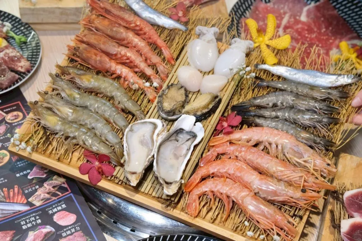 全台第一家軌道火烤兩吃!頂級海陸食材吃到飽689元起,加價啤酒無限暢飲 全台第一家軌道火烤兩吃!頂級海陸食材吃到飽689元起,加價啤酒無限暢飲