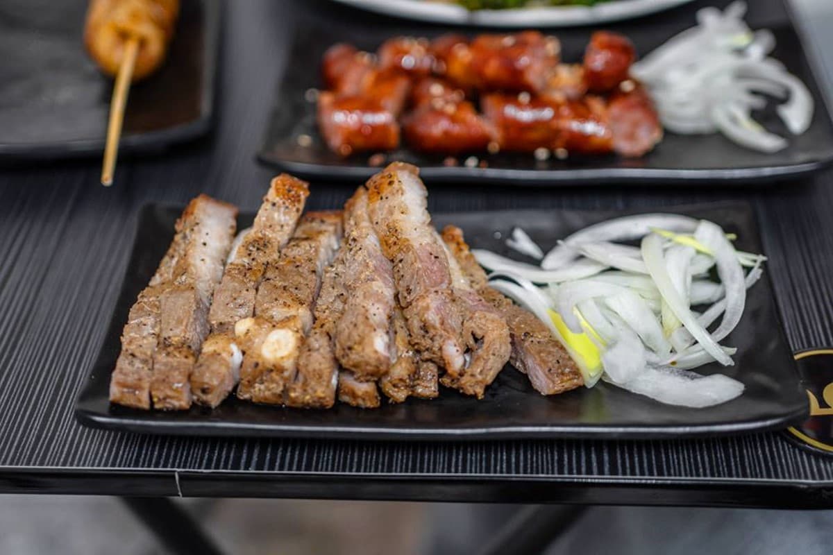 烤串均一價17元!台中高CP值人氣串燒,肉串、蔬菜超過50種食材任選 烤串均一價17元!台中高CP值人氣串燒,肉串、蔬菜超過50種食材任選