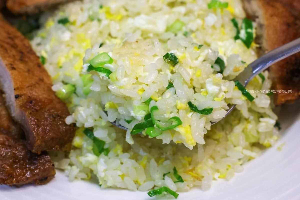 永和版「小鼎泰豐」再+1!排骨蛋炒飯、皮蛋麵銷魂噴香,滿料雞湯也必點 永和版「小鼎泰豐」再+1!排骨蛋炒飯、皮蛋麵銷魂噴香,滿料雞湯也必點