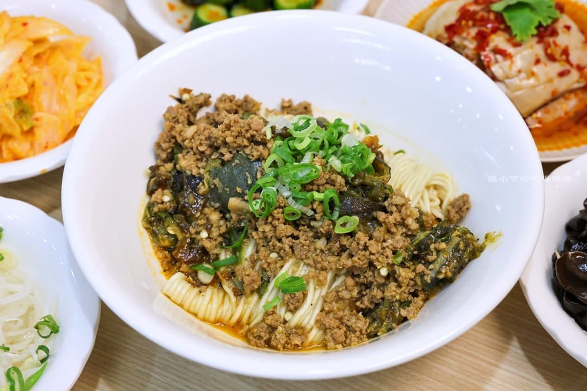 永和版「小鼎泰豐」再+1!排骨蛋炒飯、皮蛋麵銷魂噴香,滿料雞湯也必點 永和版「小鼎泰豐」再+1!排骨蛋炒飯、皮蛋麵銷魂噴香,滿料雞湯也必點