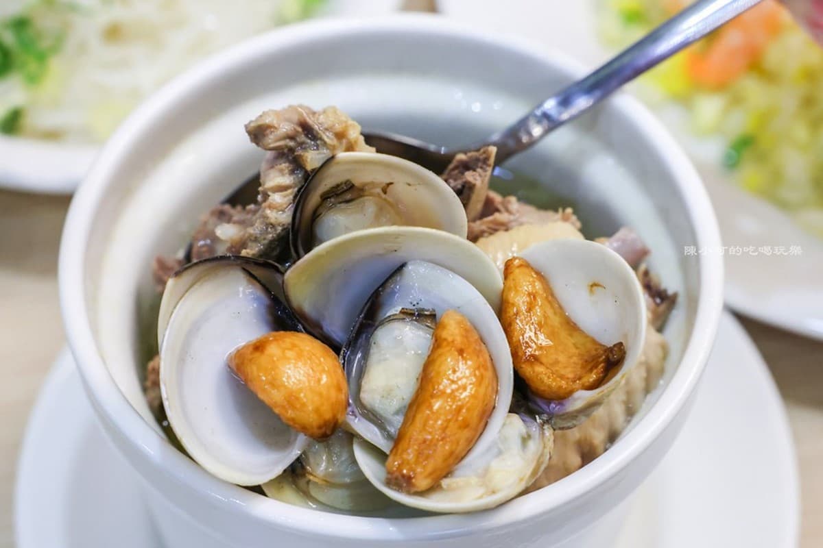 永和版「小鼎泰豐」再+1!排骨蛋炒飯、皮蛋麵銷魂噴香,滿料雞湯也必點 永和版「小鼎泰豐」再+1!排骨蛋炒飯、皮蛋麵銷魂噴香,滿料雞湯也必點