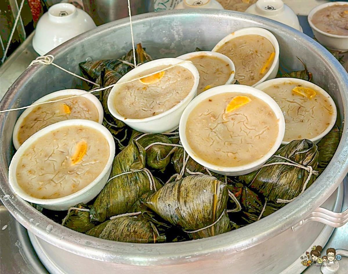 高雄人的月底救星!爽吃肉粽+碗粿+味噌湯免百元,55元香菇肉羹超有料 高雄人的月底救星!爽吃肉粽+碗粿+味噌湯免百元,55元香菇肉羹超有料