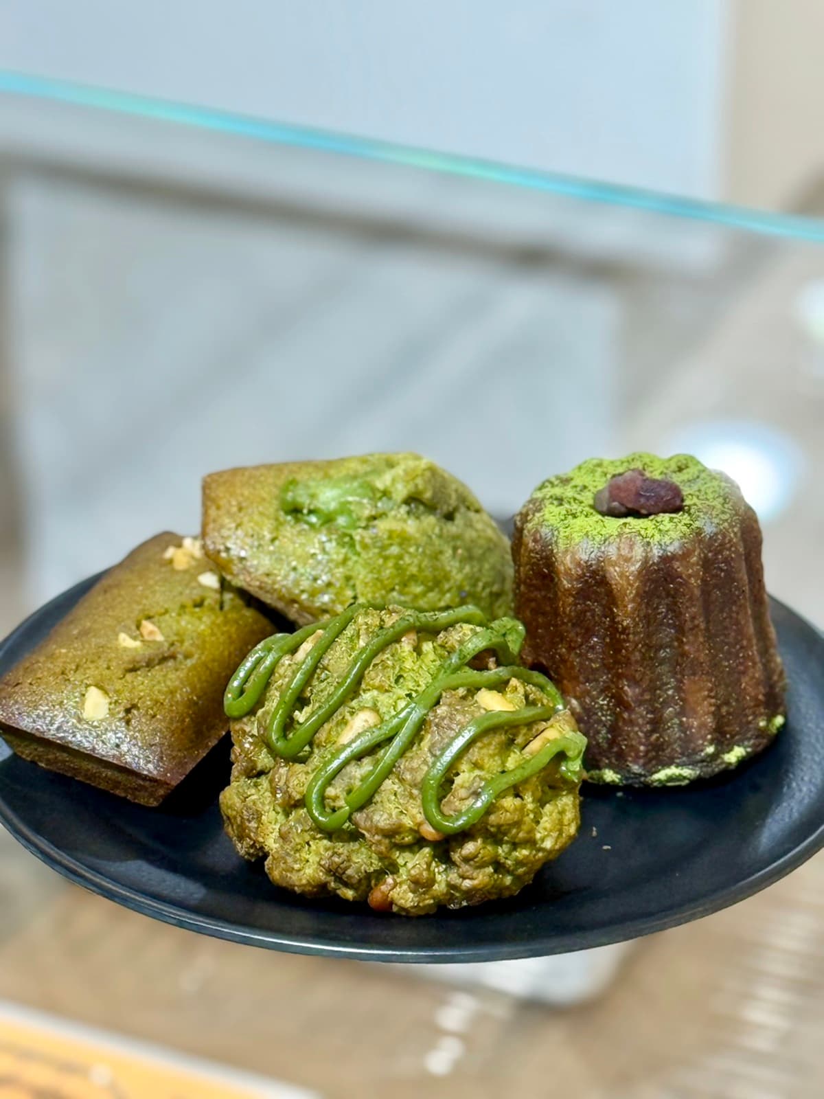 承繼獨家「開心果拿鐵+提拉米蘇」!夏日聯名甜點,法朋x辻利茶舗「抹茶季」 承繼獨家「開心果拿鐵+提拉米蘇」!夏日聯名甜點,法朋x辻利茶舗「抹茶季」