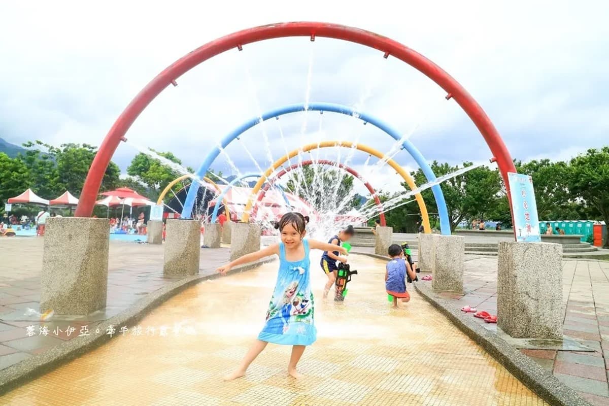 穿比基尼免費玩!中部「大型氣墊水樂園」門票只要99元,期間限定錯過等2年 穿比基尼免費玩!中部「大型氣墊水樂園」門票只要99元,期間限定錯過等2年