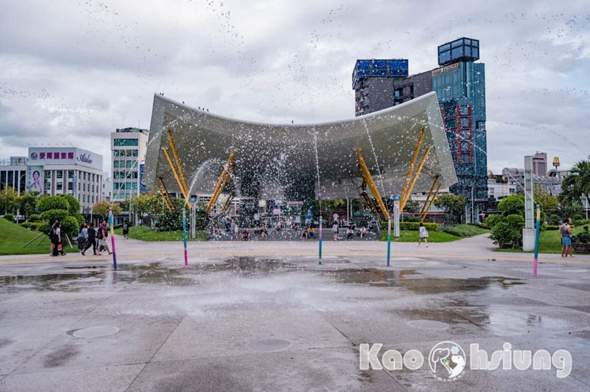 高雄玩水這10個地方超涼快!免費踩水公園、無邊際海景、滑水道五星飯店 高雄玩水這10個地方超涼快!免費踩水公園、無邊際海景、滑水道五星飯店