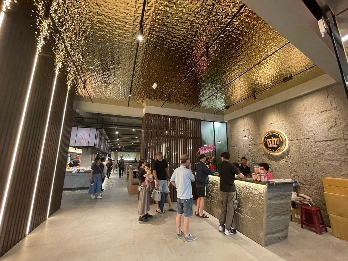 全台最大「貴族世家」在這!390元爽嗑百道美食,熱炒、海鮮吃到飽 全台最大「貴族世家」在這!390元爽嗑百道美食,熱炒、海鮮吃到飽