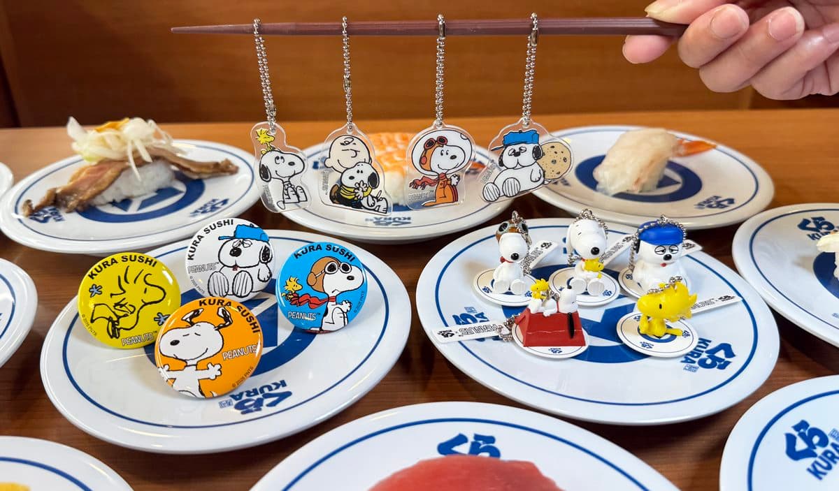 快衝史努比主題店!全台「這5間」藏壽司限定,吊飾、磁鐵13款扭蛋一次看 快衝史努比主題店!全台「這5間」藏壽司限定,吊飾、磁鐵13款扭蛋一次看