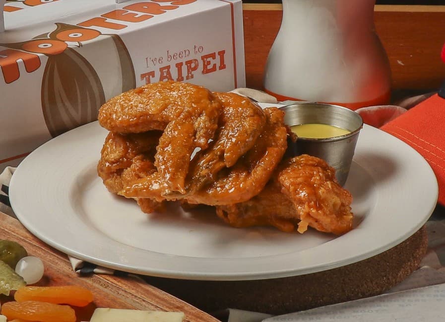 Hooters夏日派對雞翅買10送6