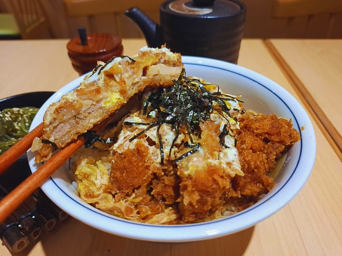 吉豚屋「丼飯買一送一」手刀搶!麻婆豬排、雞排丼吃爆,加碼免費送海老炸蝦 吉豚屋「丼飯買一送一」手刀搶!麻婆豬排、雞排丼吃爆,加碼免費送海老炸蝦
