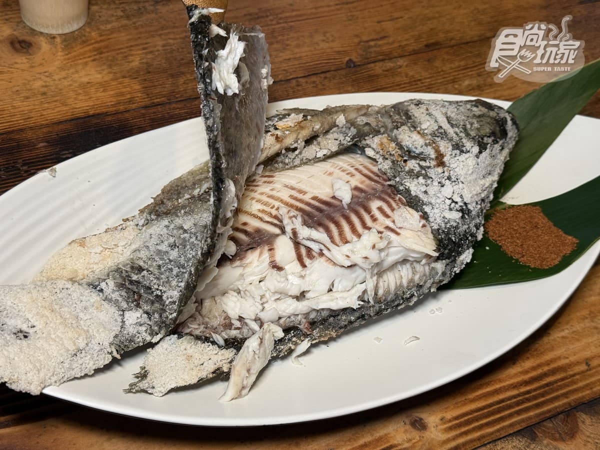 真正的「部落流水席」在這!IG超夯「河上餐桌」開箱:浮誇菜色、DIY體驗 真正的「部落流水席」在這!IG超夯「河上餐桌」開箱:浮誇菜色、DIY體驗
