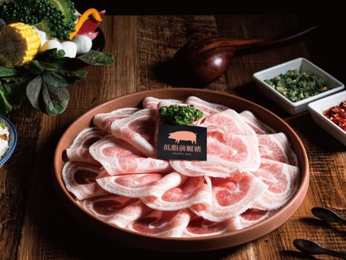 「久違火鍋」點任一鍋物贈低脂前腿豬肉盤