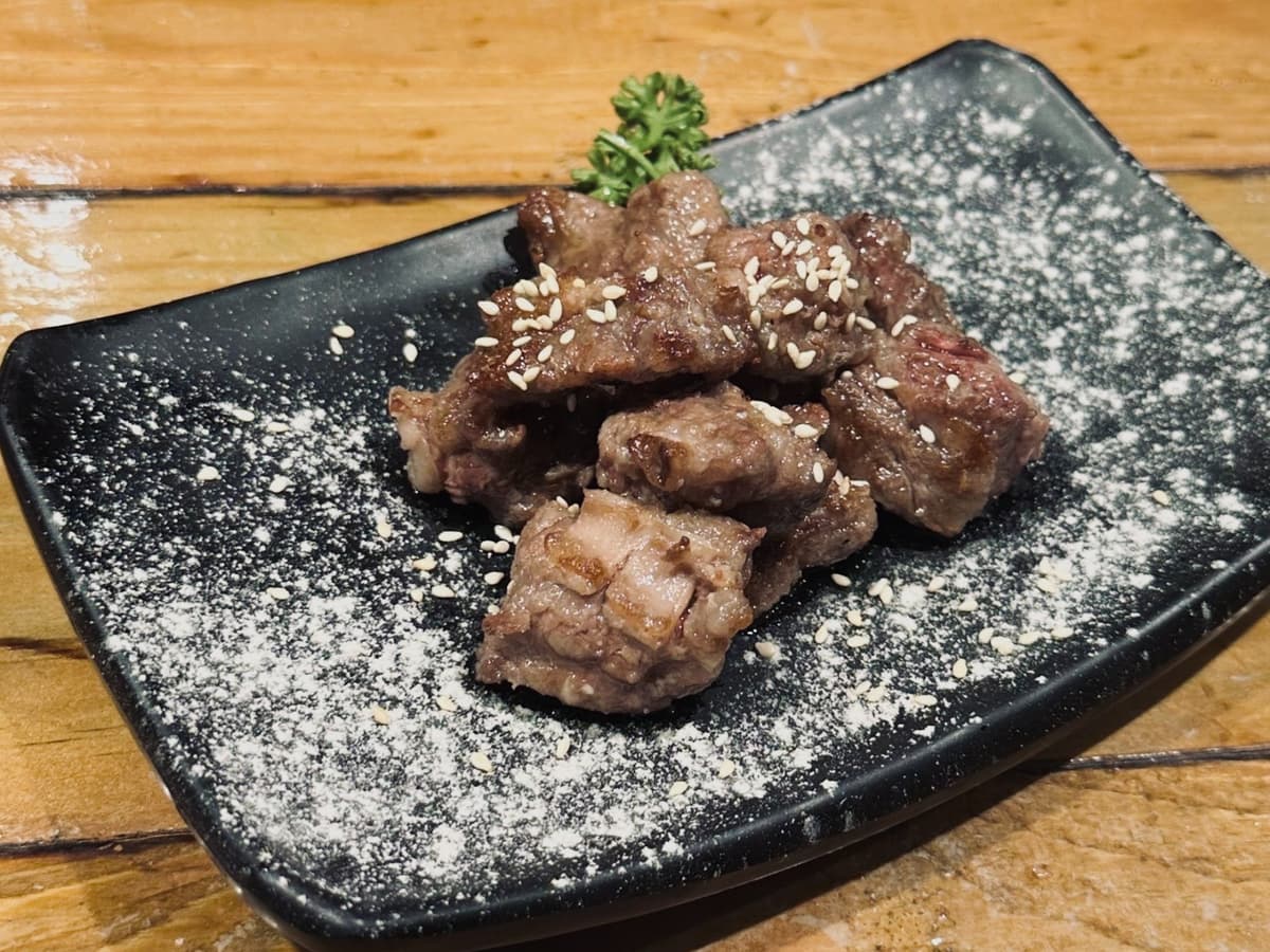 「金炭火燒肉」美國牛肋條買一送一