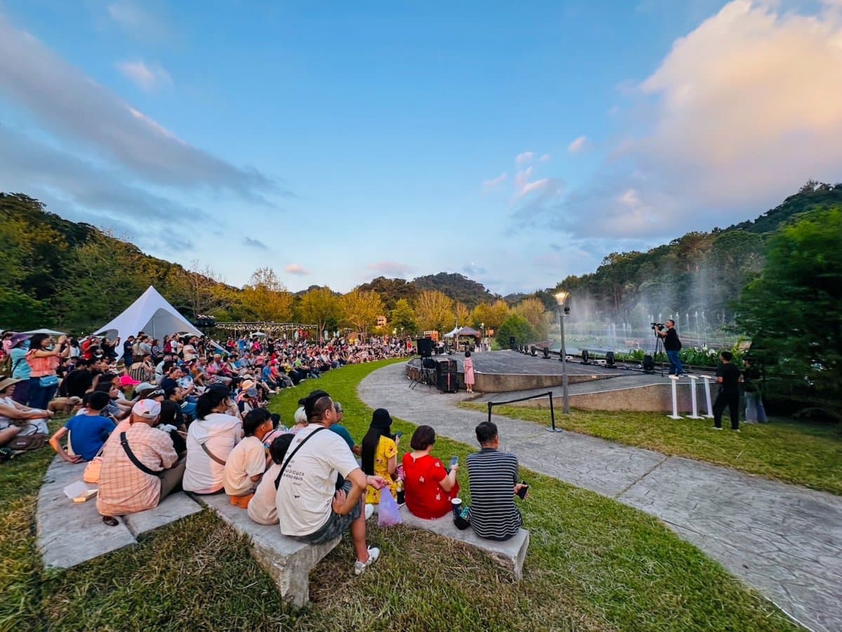 2025慈湖水舞秀中秋登場!日夜雙版本華麗展出,還有復古市集、免費接駁車 2025慈湖水舞秀中秋登場!日夜雙版本華麗展出,還有復古市集、免費接駁車