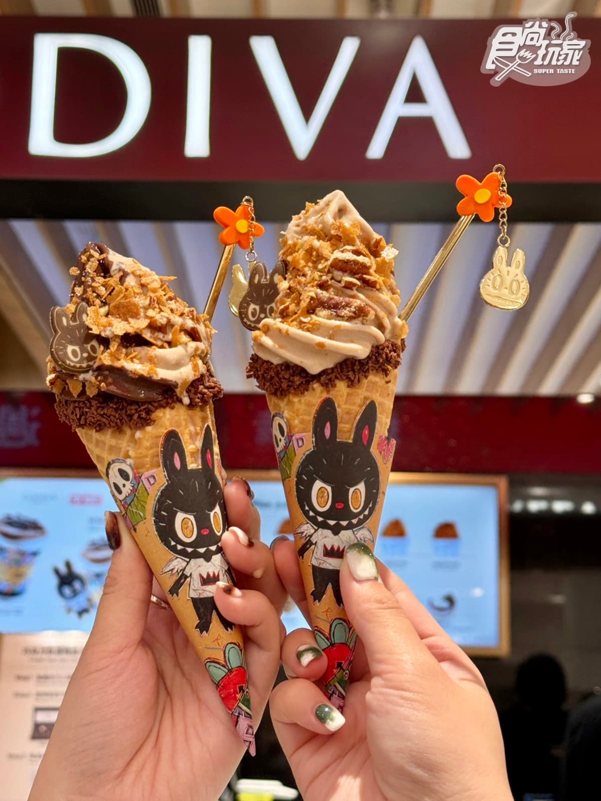LABUBU霜淇淋送吊飾!「GODIVAxLABUBU」秋季榛果巧克力霜淇淋、熱飲、禮盒 LABUBU霜淇淋送吊飾!「GODIVAxLABUBU」秋季榛果巧克力霜淇淋、熱飲、禮盒