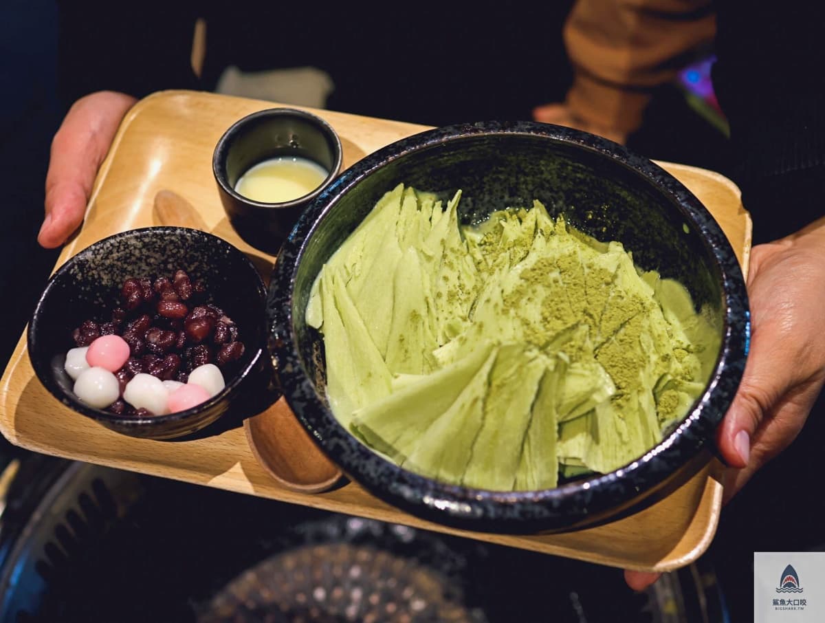 台中最美聖誕小屋回來了!老宅燒肉店變身粉紅燈海,整排櫻花聖誕樹超浪漫 台中最美聖誕小屋回來了!老宅燒肉店變身粉紅燈海,整排櫻花聖誕樹超浪漫