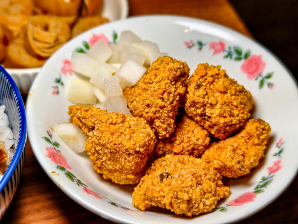 台北神級滷肉飯!4個大男孩賣眷村味「搬家照樣客滿」,饕客:入口膠質滿滿 台北神級滷肉飯!4個大男孩賣眷村味「搬家照樣客滿」,饕客:入口膠質滿滿