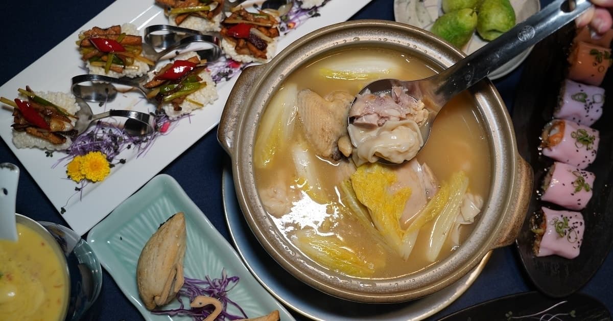 會講話的湯、雞湯界LV在台北!11間特色雞湯:砂鍋土雞、養顏花膠一次滿足 台北雞湯:龍軒傳承