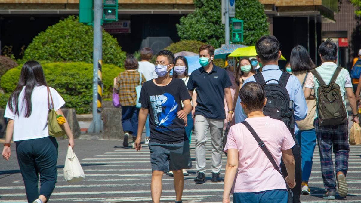 一堆人不知道!他綠燈過馬路「1原因」遭罰500元,警方曝正確做法