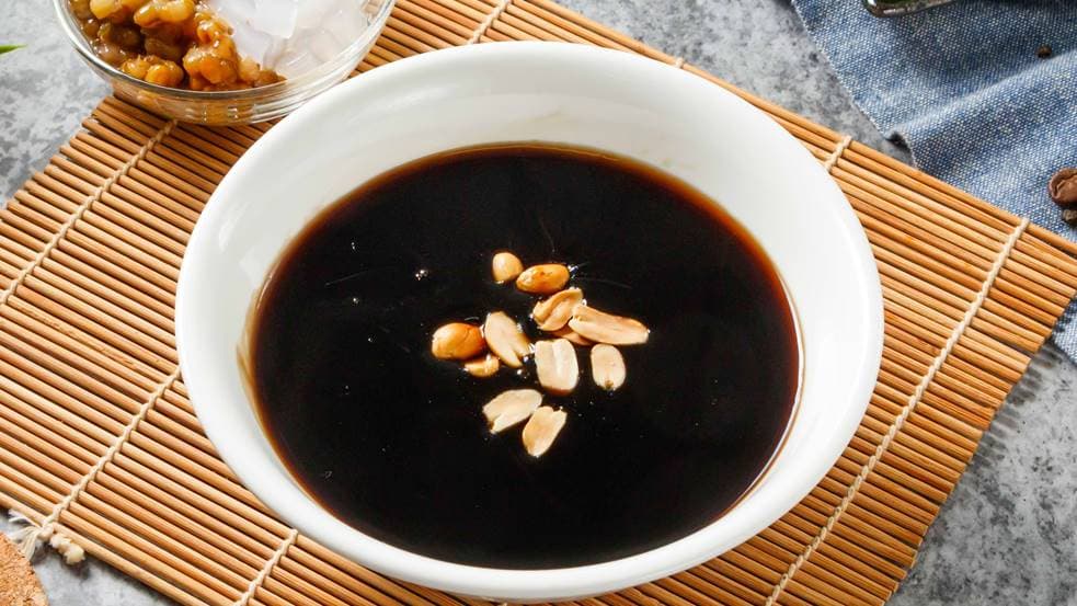 不是紅豆、芋圓!他吃燒仙草「加1物」被稱怪咖,老饕力挺:超好吃
