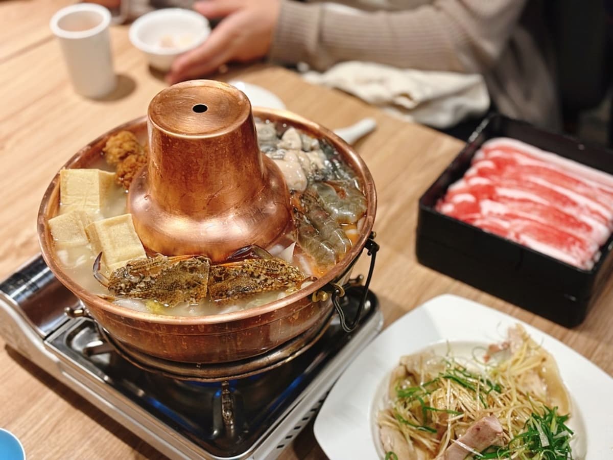 夠酸才好吃?台北「煙囪爐」酸菜白肉鍋推薦6家,加碼7間高評價人氣店 台北酸菜白肉鍋13間:泰和樓