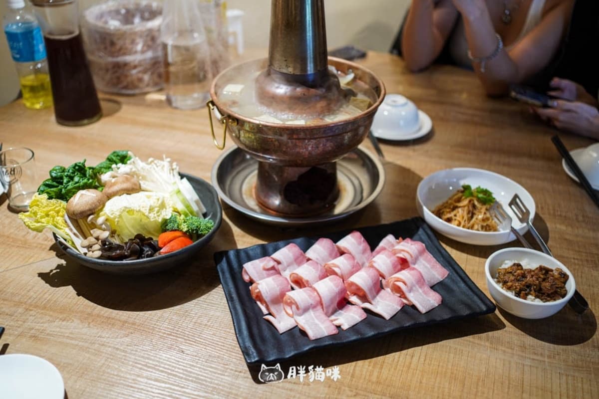 夠酸才好吃?台北「煙囪爐」酸菜白肉鍋推薦6家,加碼7間高評價人氣店 台北酸菜白肉鍋13間:酸民拾味
