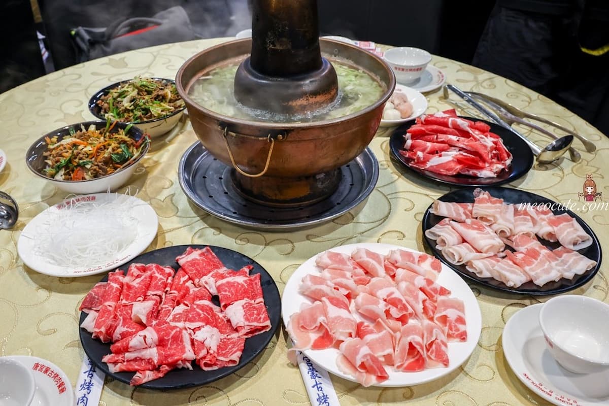 夠酸才好吃?台北「煙囪爐」酸菜白肉鍋推薦6家,加碼7間高評價人氣店 台北酸菜白肉鍋13間:唐宮
