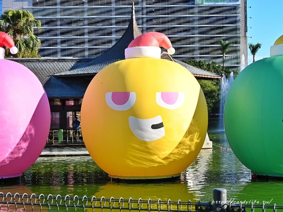 「巨大五彩球」登台中公園!打卡5公尺聖誕球、Q版公仔,夜晚點燈更吸睛 「巨大五彩球」登台中公園!打卡5公尺聖誕球、Q版公仔,夜晚點燈更吸睛