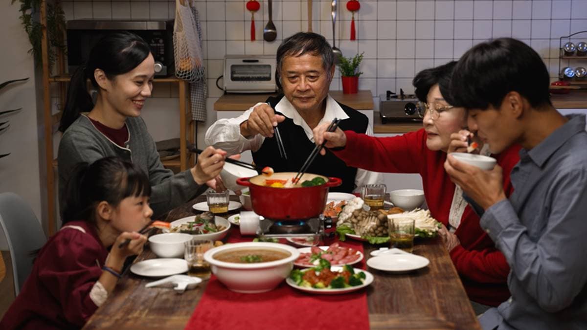年菜吃不完怎麼辦?醫曝「4道菜」別重複加熱恐致癌,菠菜、佛跳牆都上榜