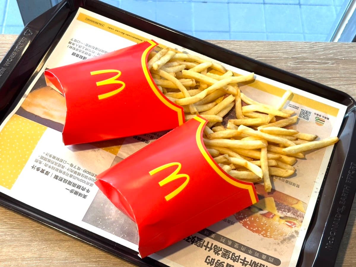 麥當勞免費送薯條、大麥克!GD聯名周邊搶看,加碼送超Q奶昔大哥錢包 「麥當勞大薯買一送一」來了!免費送麥克雞塊、薯餅,加碼「草莓奶昔」強勢回歸