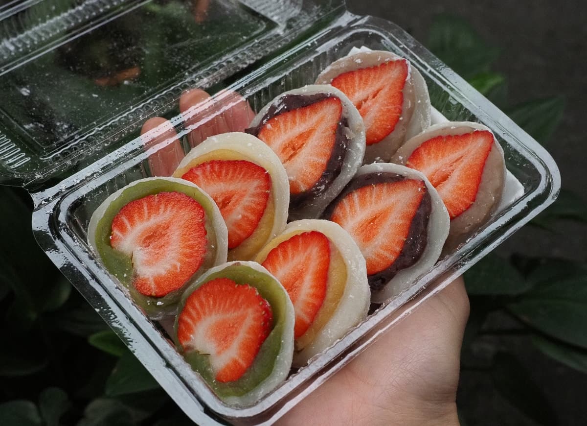 老闆拜託別再來排?高雄爆紅「10元草莓麻糬」,搶不到號碼牌明天請早 老闆拜託別再來排?高雄爆紅「10元草莓麻糬」,搶不到號碼牌明天請早