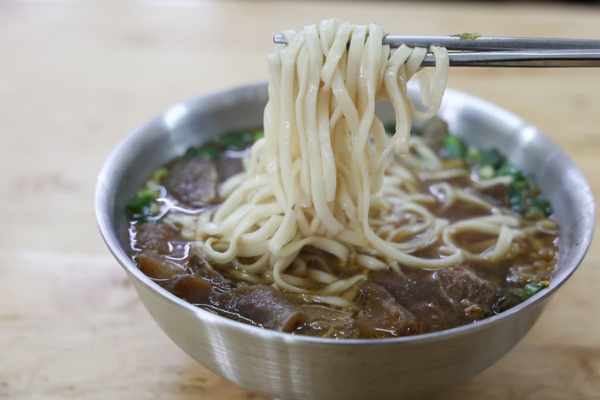 善化牛肉湯霸主是誰?5間現切溫體牛PK,加碼鑊氣炒飯、在地銅板美食 善化牛肉湯霸主是誰?5間現切溫體牛PK,加碼鑊氣炒飯、在地銅板美食