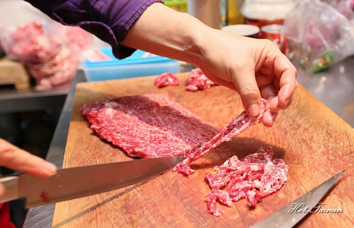 善化牛肉湯霸主是誰?5間現切溫體牛PK,加碼鑊氣炒飯、在地銅板美食 善化牛肉湯霸主是誰?5間現切溫體牛PK,加碼鑊氣炒飯、在地銅板美食