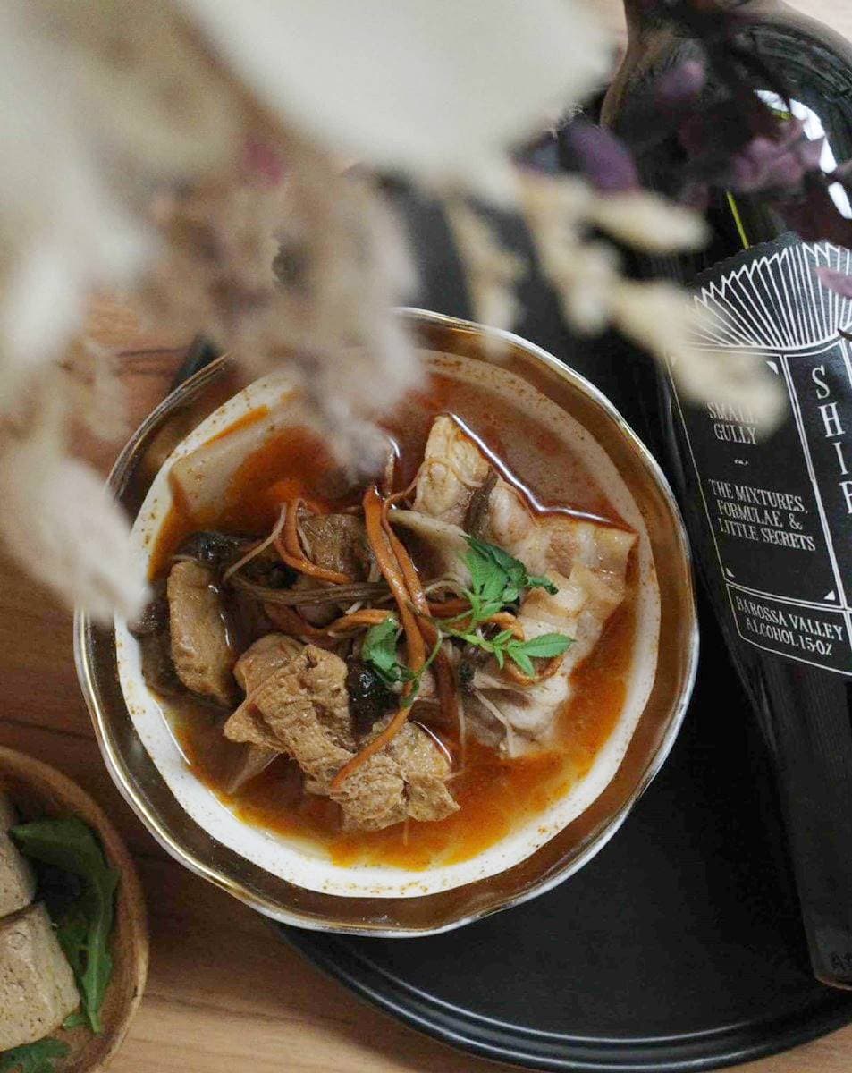 YouTuber痛風老饕聯名! 台北最強「辦桌市集」快閃2天,超過40家美食集合 YouTuber痛風老饕聯名! 台北最強「辦桌市集」快閃2天,超過40家美食集合