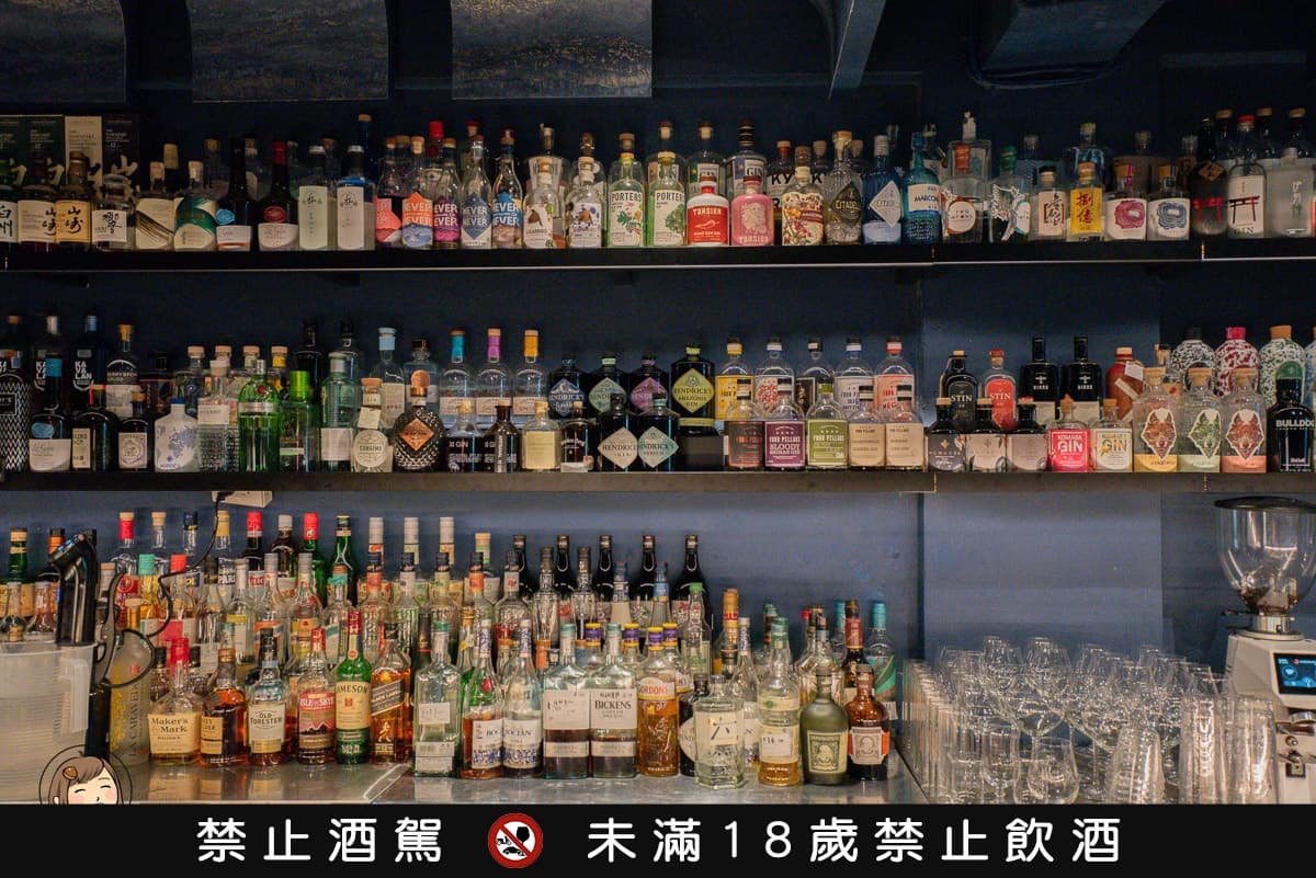 滿500送450!台北最狂酒吧300款琴酒任選,神人級必挑戰「巨大版長島冰茶」 滿500送450!台北最狂酒吧300款琴酒任選,神人級必挑戰「巨大版長島冰茶」