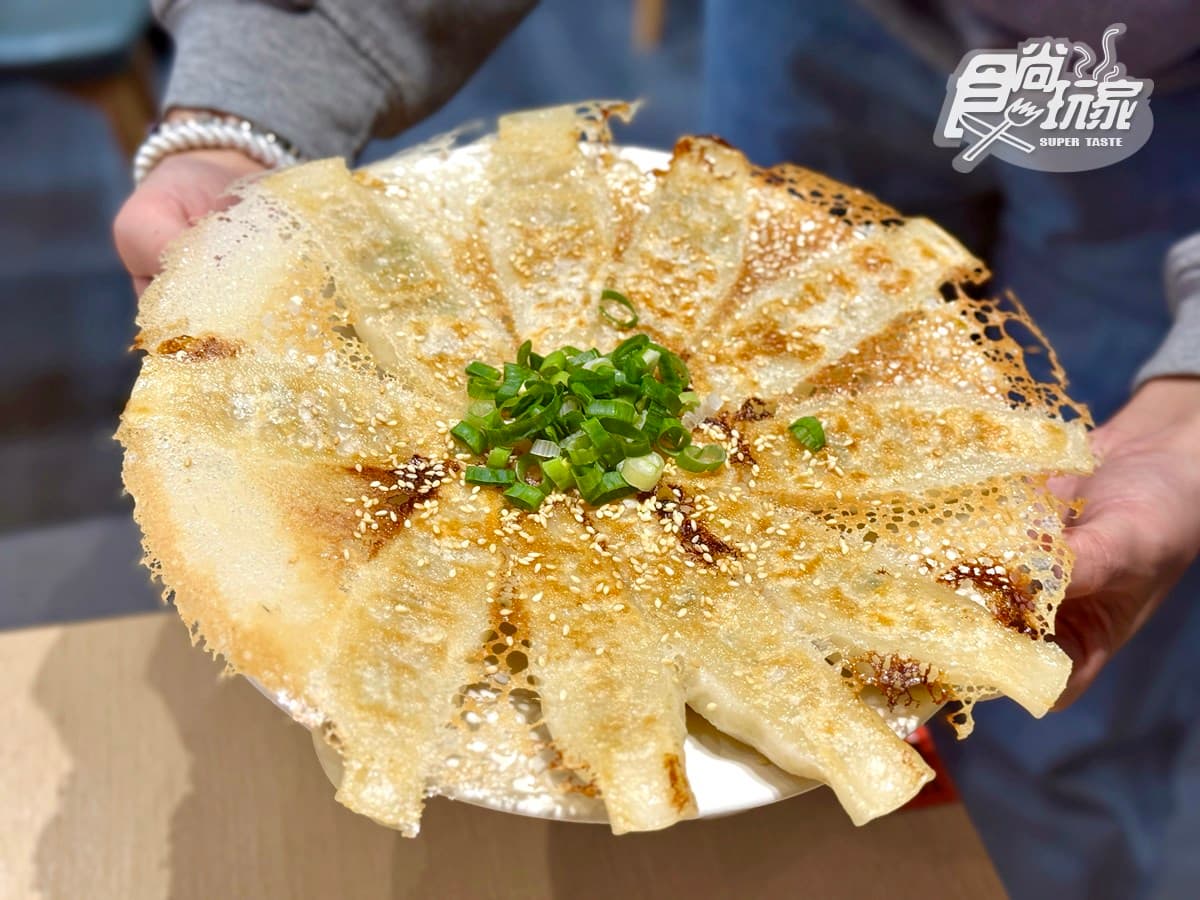 80元起吃爆!4.9星「平價銷魂燃麵」爽嗑巨無霸蟹黃麵,免費柚香小菜無限 80元起吃爆!4.9星「平價銷魂燃麵」爽嗑巨無霸蟹黃麵,免費柚香小菜無限