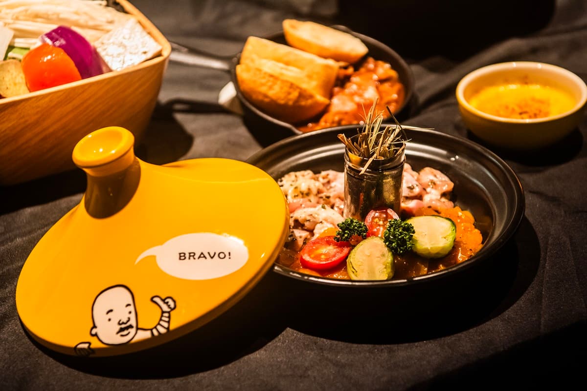 【賞燈美食祭】雞湯大叔免費升級迷迭燻香雞!必搭獵人燉雞湯,開心果冰吃到飽 【賞燈美食祭】雞湯大叔免費升級迷迭燻香雞!必搭獵人燉雞湯,開心果冰吃到飽
