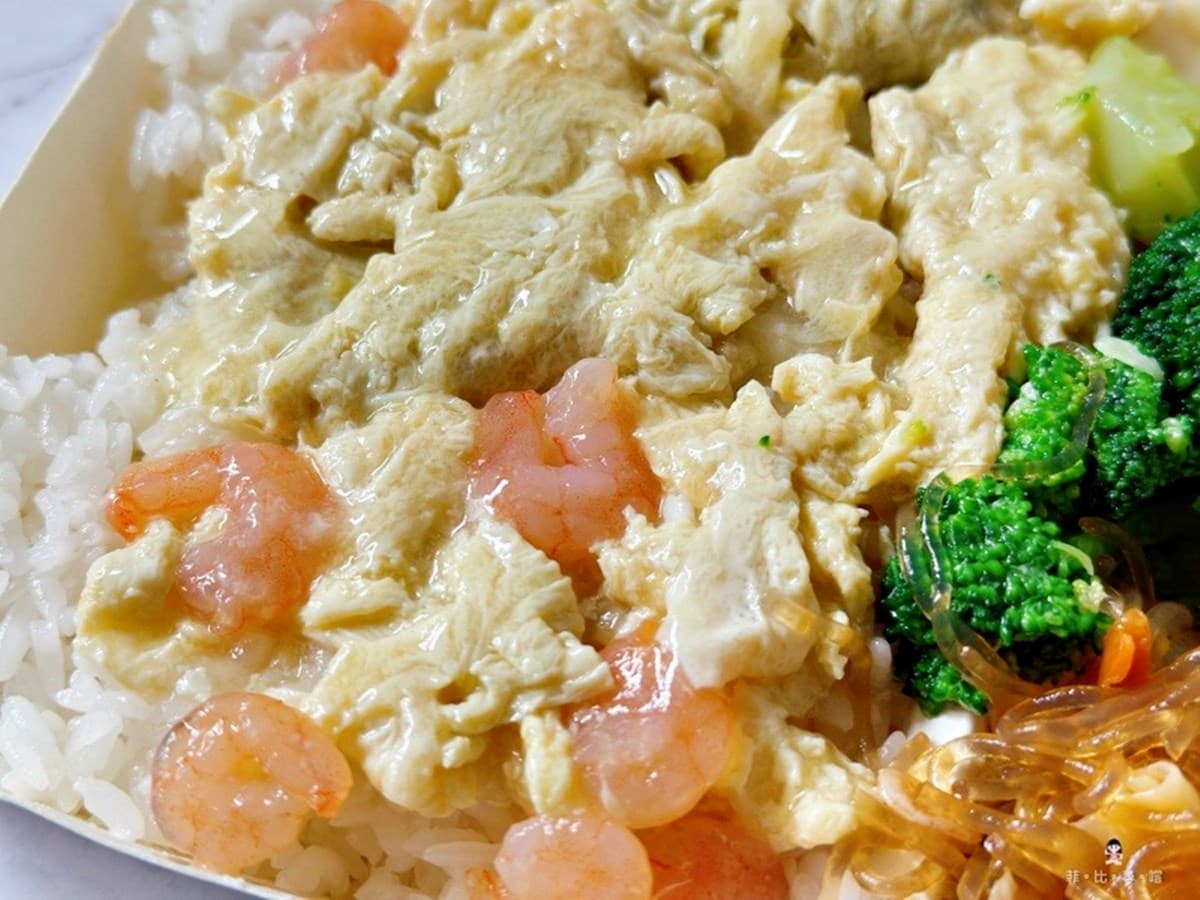 最低只要65元!高CP值「銅板價便當」嗑大雞腿+4配菜,炒麵、湯品吃到飽 最低只要65元!高CP值「銅板價便當」嗑大雞腿+4配菜,炒麵、湯品吃到飽
