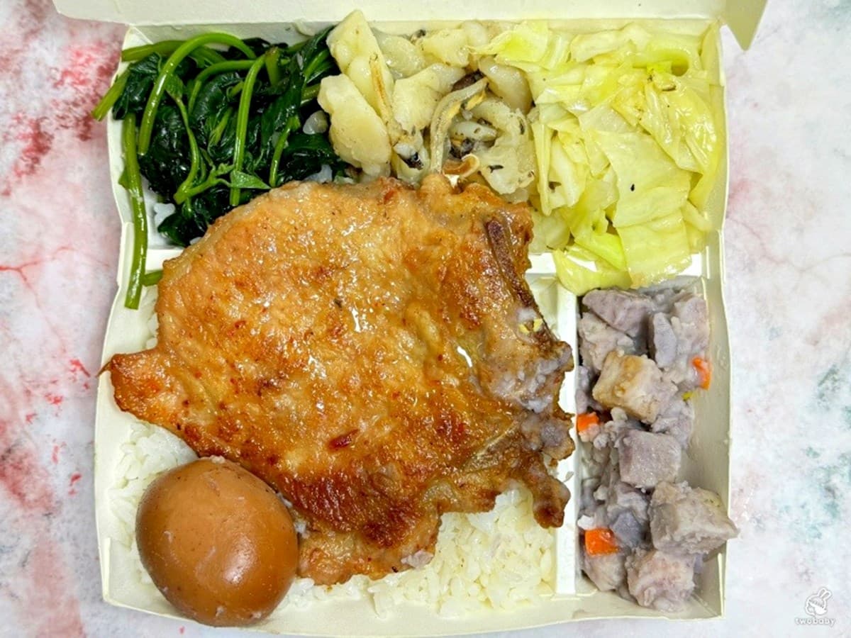 最低只要65元!高CP值「銅板價便當」嗑大雞腿+4配菜,炒麵、湯品吃到飽 最低只要65元!高CP值「銅板價便當」嗑大雞腿+4配菜,炒麵、湯品吃到飽