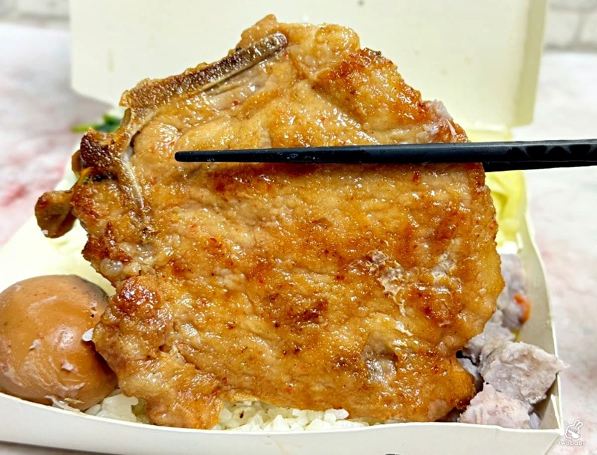最低只要65元!高CP值「銅板價便當」嗑大雞腿+4配菜,炒麵、湯品吃到飽 最低只要65元!高CP值「銅板價便當」嗑大雞腿+4配菜,炒麵、湯品吃到飽